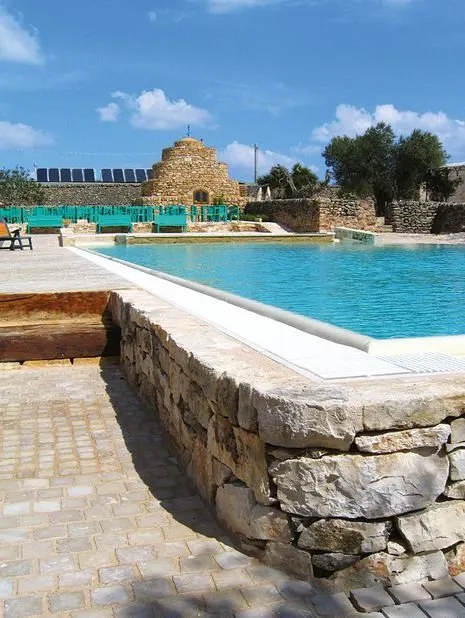 masseria bosco & masseria strazzati zwembad en ligbedden