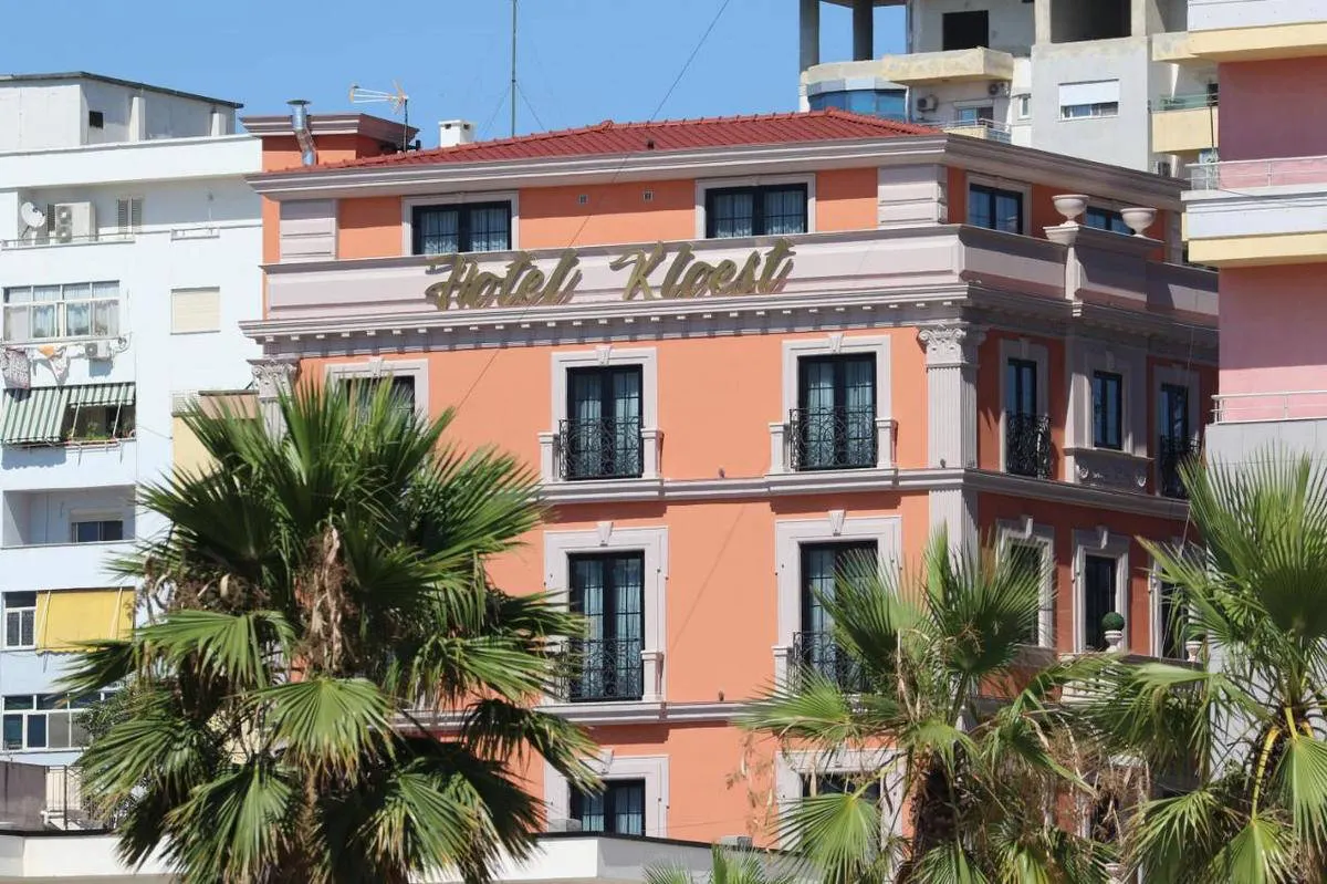 Voorzijde Hotel Kloest