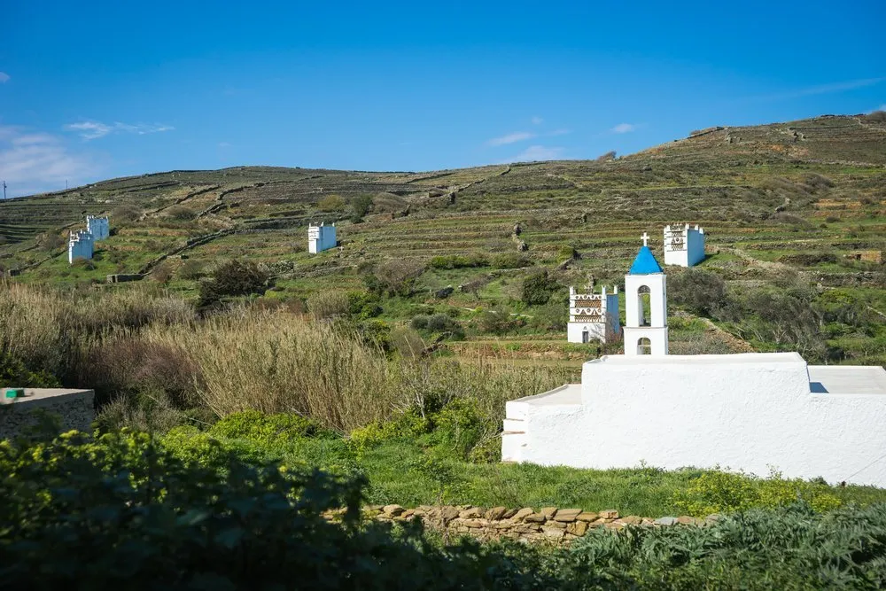 Duiventil en kerkje op Tinos