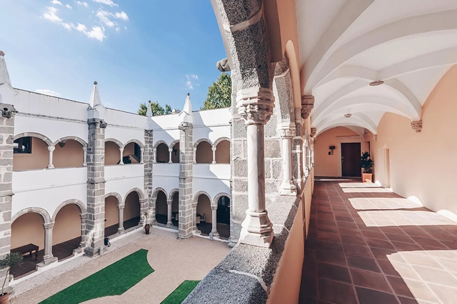 Convento do Espinheiro, Historic Hotel & Spa