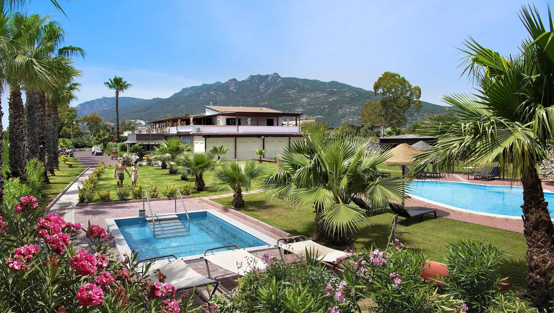 Hotel Rurale Orti di Nora - tuin en zwembad