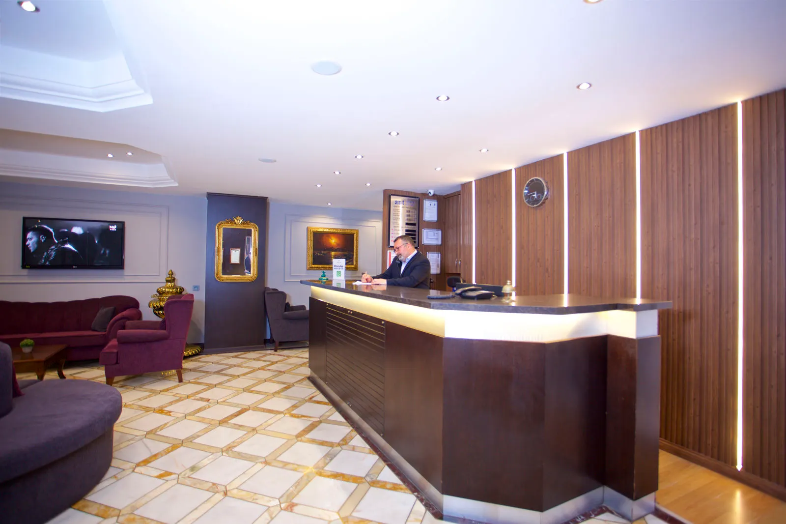 Grand Ant Hotel