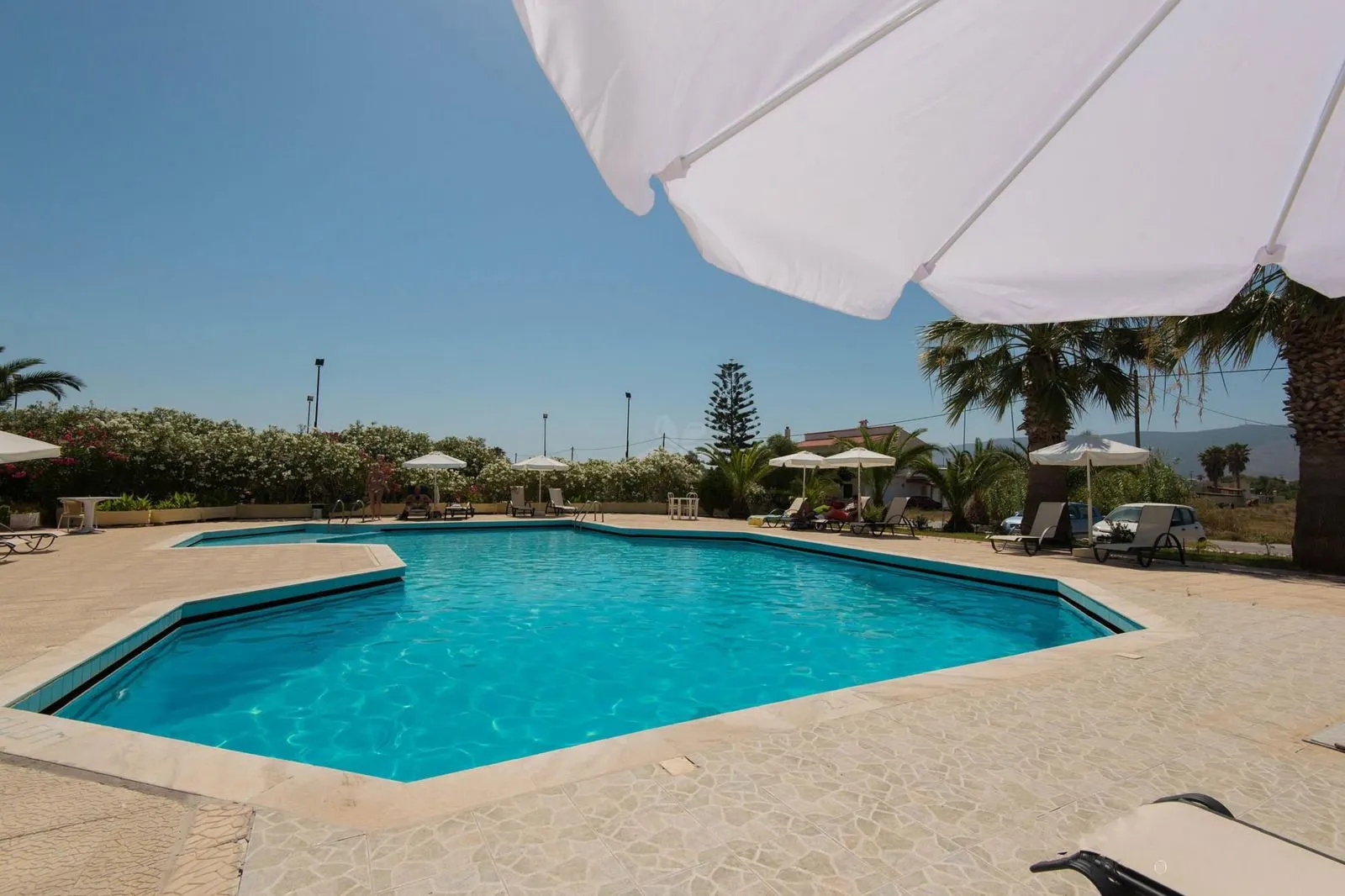 Leonidas Hotel & Studio's