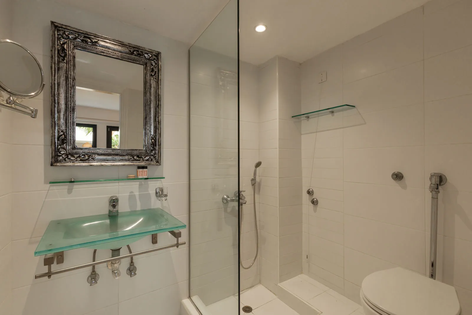 Nami Hotel & Suites