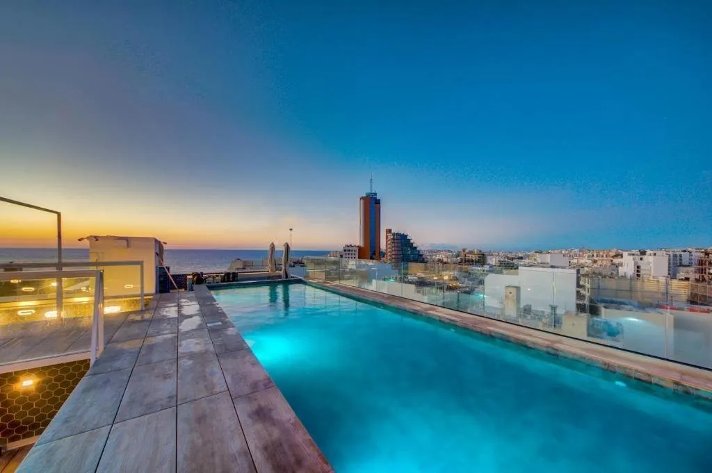 IKYK hotel - Zwembad