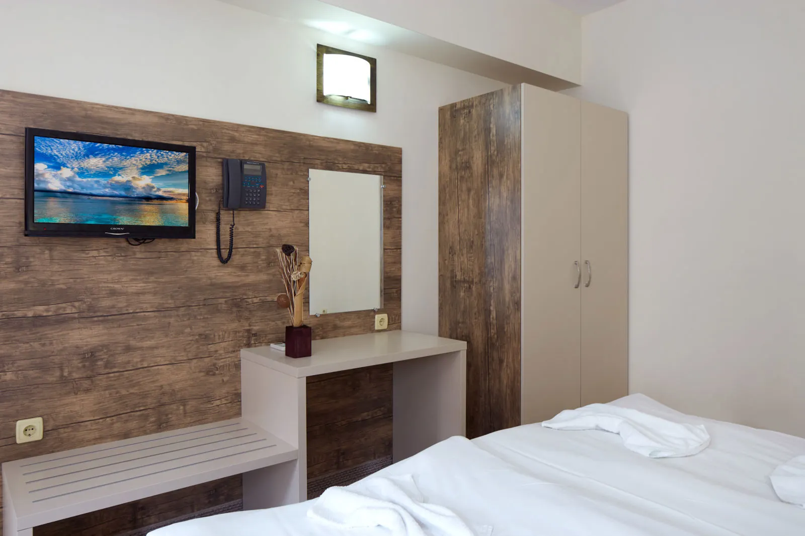 Lira Hotel