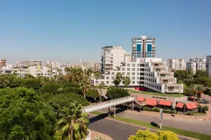 Akra-V Hotel