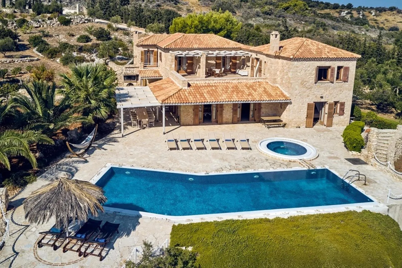 Diva Affluence Villa - zwembad en villa