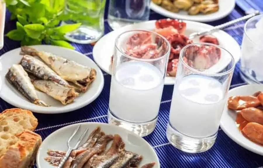 mezedes met ouzo